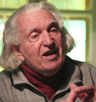 operaénekes. Tanulmányait 1957 és 1964 között a budapesti Liszt Ferenc Zeneművészeti Főiskola ének szakán Lendvai Andor növendékeként végezte.