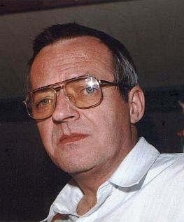 - Agonás György (Budapest, 1942. június 15. Oszaka, 2001. XI. 26.) zongoraművész, tanár. A konzervatóriumot és a Zenei Gimnáziumot azonos időben 1953-ban kezdte el.