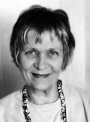 Kővári Réka felvétele (Muzsika, 2013. szeptember) népzenekutató, Népzene- és Néptánckutató Osztály- és Archívum PhD, nyugalmazott tudományos főmunkatárs; - Dévald István (Sárospatak, 1942. VIII.