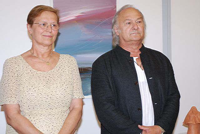 Csavlek Etelka operaénekes - keramikus művész és Csavlek András festőművész együttes kiállításuk megnyitóján (2009).