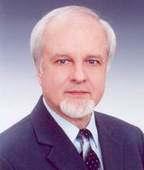 művésztanár, igazgató (Simonffy E. Állami Zeneiskola, Debrecen gordonkatanár és uo. 1974-2007-ig igazgató; Debreceni Filharmonikus Zenekar zenekari művész).
