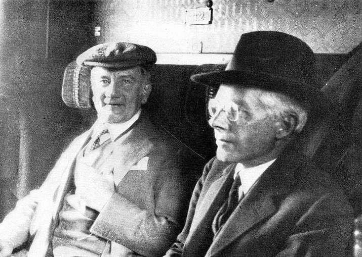 Dohnányi Ernő és Bartók Béla (MEK) zeneszerző, karmester, zongoraművész, a zeneakadémia tanára. 1894-től a budapesti Zeneakadémián Thomán Istvántól zongorát, Koessler Jánostól zeneszerzést tanult.