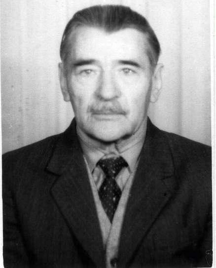 (A kép forrása: Művelődés) kántortanító. A kántortanító képzőt 1912-ben Székelykeresztúron végezte. Jól képzett zenész volt, zongorázott, orgonát, mint kántor művelte, hegedült is.