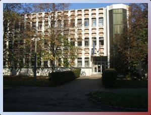 Szekszárdi SZC Esterházy Miklós Szakképző Iskolája és Kollégiuma Cím: 7200 Dombóvár, Pannónia út 21. Telefon: 74-466-725; Fax: 74-466-732 E-mail: titkarsag@esterhazy.szekszardiszc.hu Honlap: www.