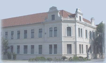 Szekszárdi SZC Ady Endre Szakképző Iskolája és Kollégiuma OM azonosító: 203054 Cím: 7100 Szekszárd, Széchenyi u. 2-14. Telefon: 06/74-529-333; Fax: 06/74-529-334 E-mail: titkarsag@adyendre.