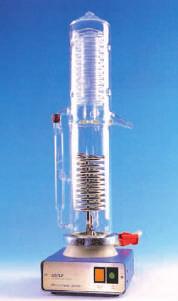 9-10 VÍZDESZTILLÁLÓK ASZTALI MONOVÍZDESZTILLÁLÓK Ezek az asztali készülék csapvízből óránként 4.0 liter desztillált vizet képesek előállítani. A fűtőtest anyaga rozsdamentes vagy krómozott acél.