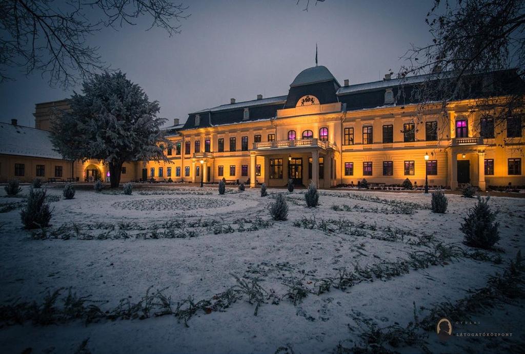 Gyulai Almásy-kastély Látogatóközpont Mesél a kastély Gyula A török hódoltság után a Békés vármegye nagyobb részét magában foglaló gyulai uradalmat Harruckern János György kapta meg III.