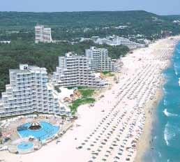 Albena (Албена) Általános információk A Várnától északra mindössze 35 km-re fekvő Albena a bolgár tengerpart egyik legzöldebb és legnyugodtabb üdülőközpontja.
