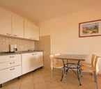 2+2 és 4+2 fő elhelyezésére alkalmas apartman (parkra és tengerre néző): két