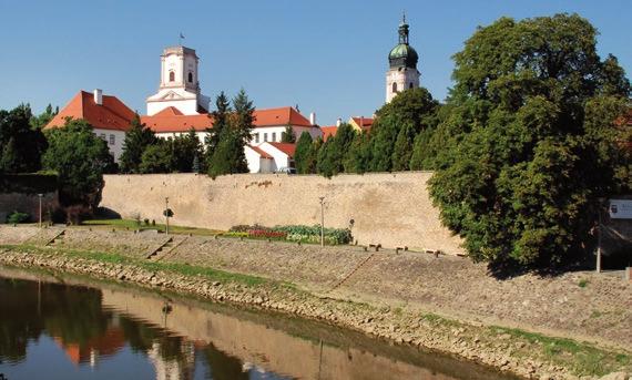 Foglaljon online, ahol az ár és az ajánlat elérhetősége a pontos dátum megadásával azonnal lekérdezhető.