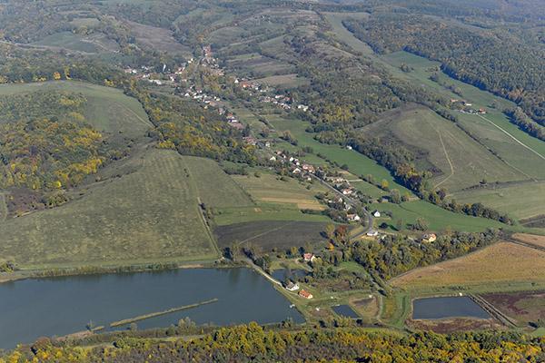 Kertes mezőgazdasági területek A település szőlőhegyei előzőleg zártkerti besorolással bírtak. A szőlőhegyek hagyományos tájelemek, melyek a régi térképek tanúsága szerint is megvoltak.
