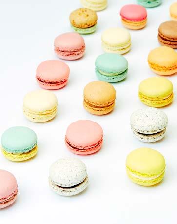 500 Ft áron. MACARONKÉSZÍTÉS A macaron, Franciaországban népszerű, mandulalisztből készült falatnyi desszert.