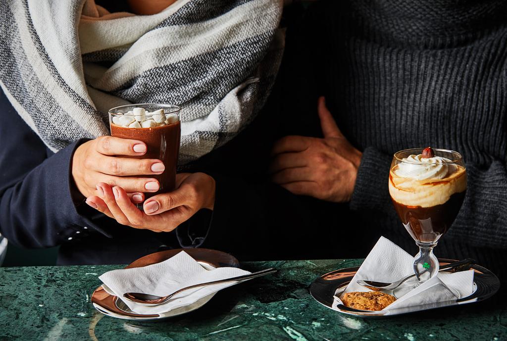 A taste of our festive flavours Egy kortynyi ünnep Fairy-tale winter warmers in December & January Sipping a heavenly hot drink can chase away the greyness of the cold winter days.
