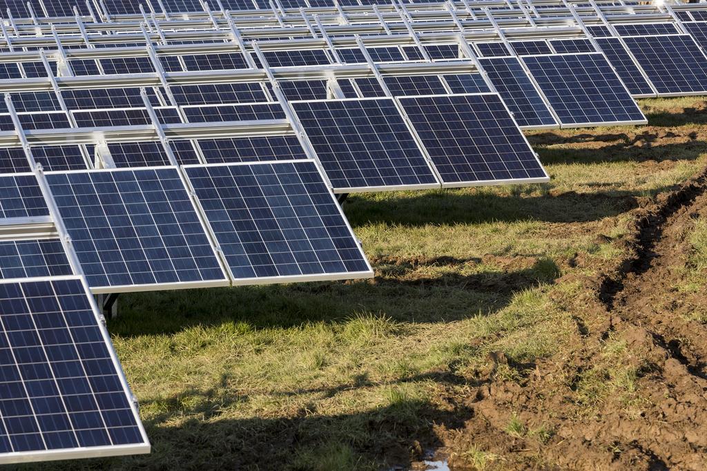 Napelemes kiserőmű a gyakorlatban EU-Solar konferencia KÁT Metár dilemma