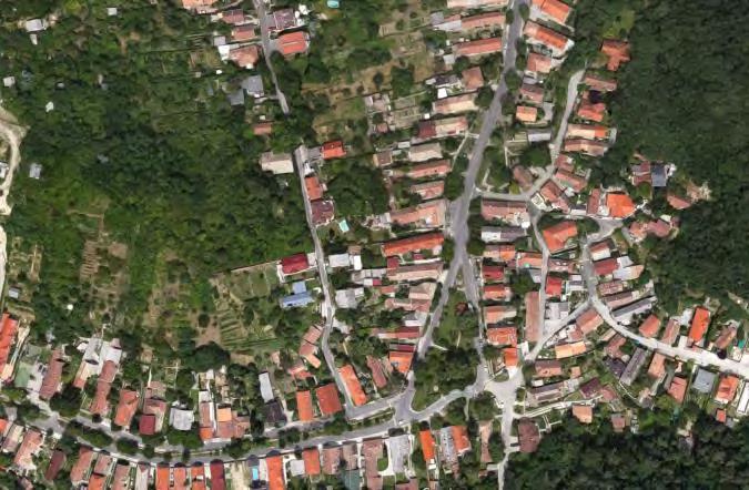 Tükörhegy területe: jellemzően kertvárosias lakóterület, földszint + 1 emeletes beépítéssel, vagy tetőtérbeépítéssel.