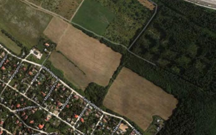 oldalhatáron álló földszintes beépítéssel. A Czégényi-tanya jellemzően még beépítetlen, nagytelkes terület.