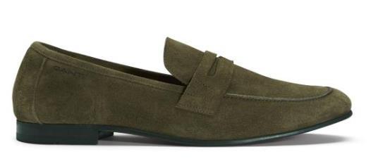 LOAFER LOAFER A papucscipők (loafer)alapesete a penny loafer, és ismert még a tessel loafer, a bojtos