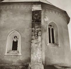 A MÛEMLÉKEK ORSZÁGOS BIZOTTSÁGA ÉS AZ AKLI, FEKETARDÓI ÉS SZÔLÔSGYULAI TEMPLOMOK A jelenlévô bizottsági tagok mint pl.