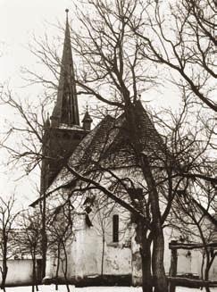 A szentély nézete keletrôl (Várnai Dezsô, 1940) A templomot az egyházközség le szeretné bontani, vagy melléje új templomot építeni szándékozik, esetleg beérné a réginek kellô megbôvítésével.