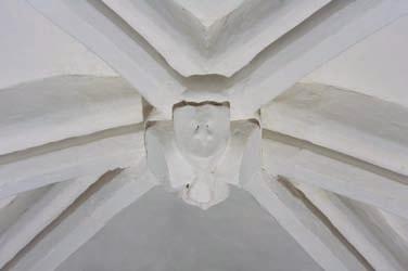 26 Felvethetô, hogy a nagymuzsalyi, nem túl gyakori boltozatnak nem a beregszászi templomban állt-e valamiféle elôzménye, mégpedig a szentélyben. Ennek gótizáló, XIX.