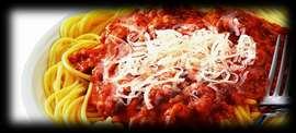 Főtételek: Bolognai spagetti: 40 dkg spagetti 4 dkg parmezán vagy azt helyettesítő más reszelt sajt A mártáshoz: 1 fej hagyma 1 sárgarépa kevés zellerzöld 1 húsleveskocka 1 evőkanál olaj 5 dkg húsos