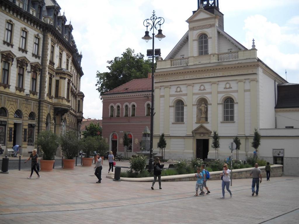 gyógyszertár provizora 1995. október 12 óta Ács-Sánta Magdolna volt.