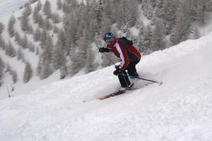 - Kedvezményes sí és snowboard oktatás. - Csoportvezető, szervező és síoktató, akik végig ott lesznek velünk! - 100%-os indulás! - 17. éve szervezünk utazásokat!