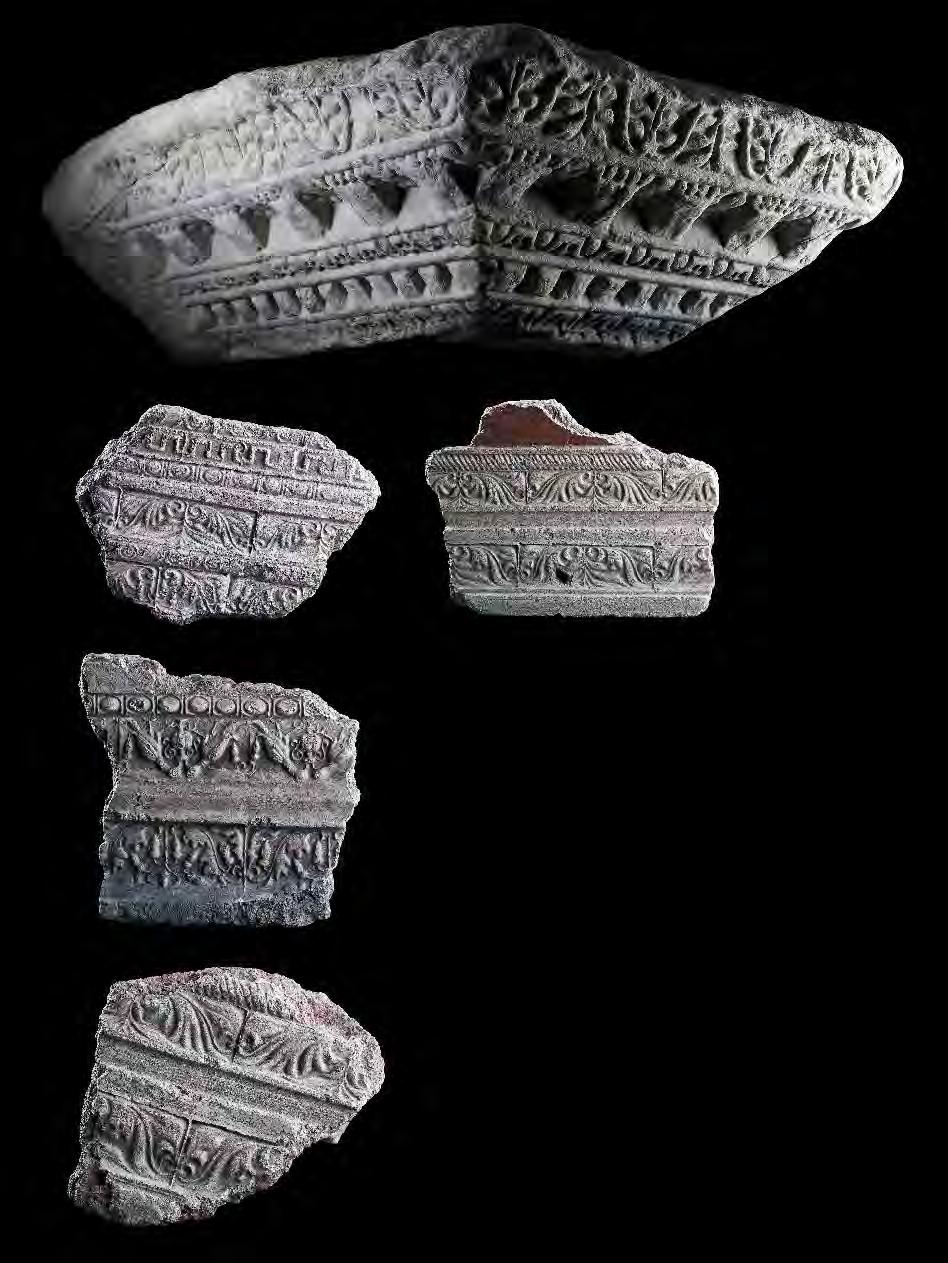 RÓMAIAK 27 V.60 Caius Sempronius Marcellinus és családja sírsztéléje 2. sz. Szombathely (Savaria) Faragott mészkő; M.: 228 cm; Sz.: 106 cm; V.: 22 cm SM Szombathely, 67.10.76. V.61 Marcus Sempronius Severus és családja sírsztéléje 2.