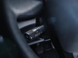 A kanyarkövetési rendszernek köszönhetően kanyarban automatikusan bekapcsolnak, hogy megvilágítsák az utat abban az irányban, amerre kanyarodik a járművel.