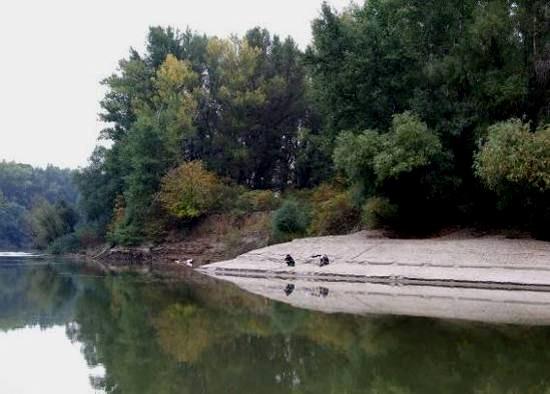 121 A tájvédelmi körzet területei a Tisza folyó hullámterében találhatók. A kihirdetés szerint maga az árvízvédelmi töltés is része a tájvédelmi körzetnek, mint a védett hullámtér határa.