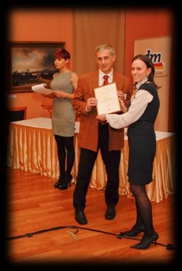 A Senior különdíját a MKB Bank képviseletében Veres Attila, a marketing és kommunikációs osztály