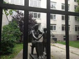 schoolyards in Budapest - reinterpretation of inside and outside in educational buildings A dolgozat a budapesti bezárt iskolák, illetve a hozzájuk tartozó