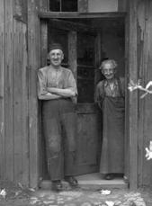 Dolgozatom célja a hazai szociális lakásépítés kezdetének és első korszakának (1886-1945) a megismerése; gazdasági, társadalmi és politikai hátterének a feltérképezése.