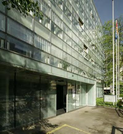 8. 9. ben kortárs jelleget kölcsönöz az épületnek.