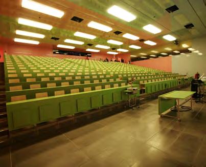 OLGIATI: GRAUBÜNDEN PARLAMENT BEJÁRATI ELŐTETŐ CHUR, 2008-2009 A történeti geometria ellenpontozásának szépen kidolgozott, finom eszközöket alkalmazó példája a Graubündeni Parlament bejárati