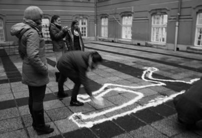 SZAKKÖRÖK A foglalkozásokat egy bemelegítő, ráhangolódást segítő játékkal kezdtük el, amely egyszerre segített a tanítási nap végére kimerült figyelmet újra koncentrálttá tenni,