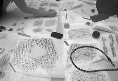 Előfordult, hogy az idő lejártával nem zárták le magukban a felmerülő kérdéseket, hanem tovább kísérleteztek a játékos vizsgálati módszerekkel az iskola falain kívül is.