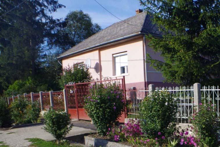 Építészeti útmutató 22 MAI PÉLDÁK 5 Az építészeti örökségek védelmének érdekében fontos, hogy az új épületek építése, épületfelújítások és