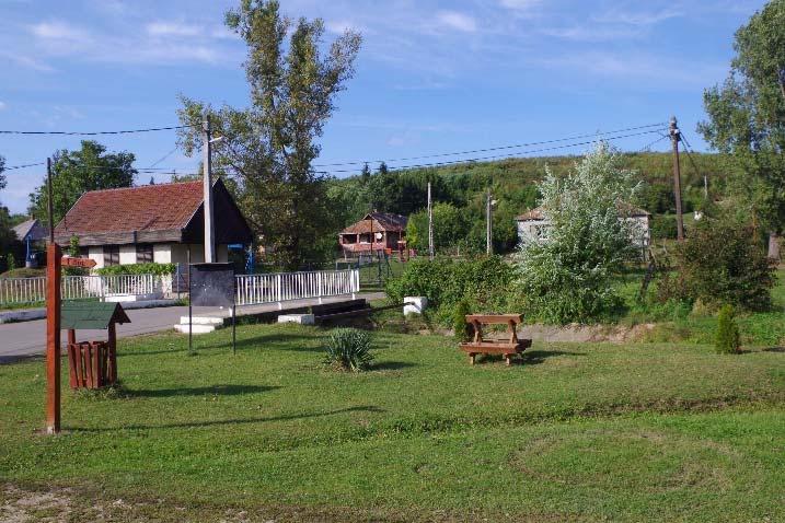 Utcák, terek 24 UTCÁK, TEREK 6 Fáj