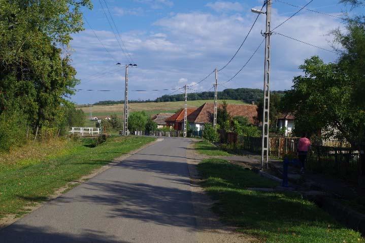 településre.