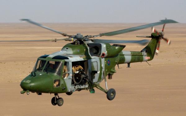 Míg az AH 64 Apache típusú harci helikopterre történő típusátképzés 26 hetes, 60 valós és 79 szimulátoros repülési óra igénybevételével, addig a Lynx MK9A típusú többfunkciós (alapvetően szállító)