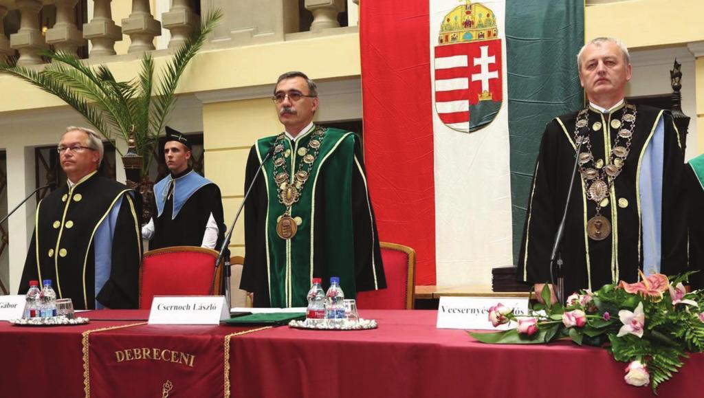 Közben elsajátítottak egy életre szóló hívatást, és végzett gyógyszerészként, birtokában vannak mindannak az alapismeretnek, mellyel egy pályakezdő diplomásnak manapság rendelkeznie kell.