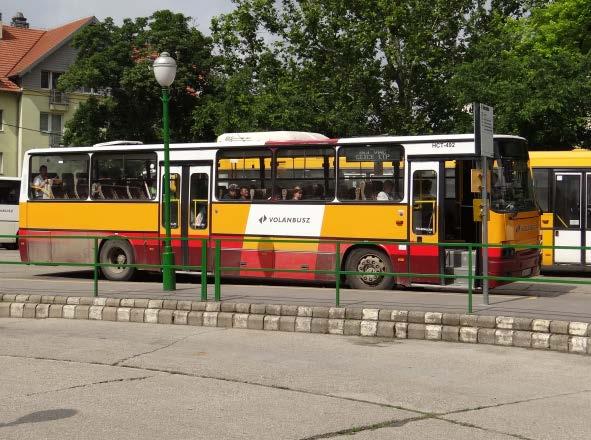 2.3.2.3 Járművek 2012-ben a helyi szolgáltatásban üzemeltetett járműtípusok a következők voltak: 2324 Ikarus IK C56 (12 m-es szóló, helyközi autóbusz kétajtós, magaspadlós) Ikarus IK E94 (12 m-es