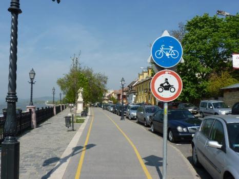 2.4 Lágy közlekedési módok 2.4.1 Kerékpáros közlekedés 2.4.1.1 Hálózat Vácot észak-déli irányban átszeli az EuroVelo 6 részeként a Budapest-Szob kerékpárút.
