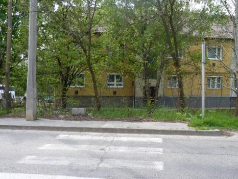 útszakaszok, ahol a járda hiányzik, vagy szélessége nem megfelelő.