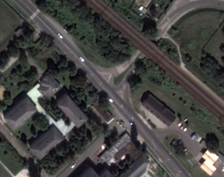 meglévő gyalogátkelőhely gyalogosok haladási iránya Kisvác mh. Oktatási Centrum 2. sz. főút 153. ábra: Rossz helyen lévő gyalogátkelő a 2. sz. főút 37 kmsz térségében Fontosabb problémás helyszínek: helyszín Rádi út Csányi L.