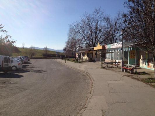 épületekre is. A kórház nagy forgalmat bonyolít le, mind gyalogosan, mind busszal, mind személyautóval sokan érkezek. A kerékpár tárolási lehetőségek is hiányoznak. 192.