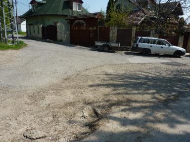 molinók, burkolati jelek, táblák) érdemes segíteni.