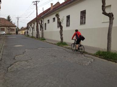 beton, gondosan lerakott nagyméretű beton- vagy gránitlap stb.) 217.