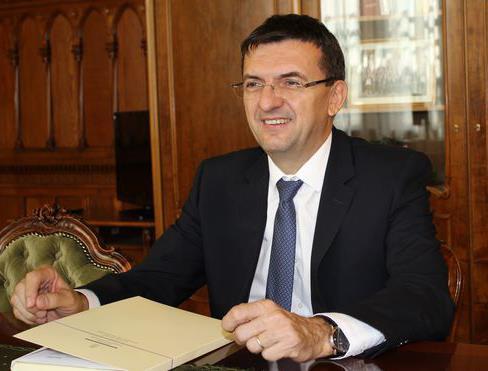 ELNÖKI ELŐSZÓ Tisztelt Országgyűlési Képviselő! Tisztelt Olvasó!